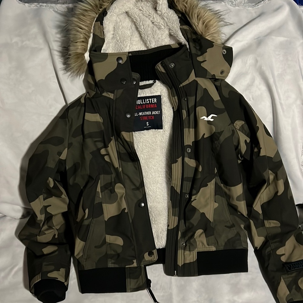 Hollister All-Weather Jacket size small, army print